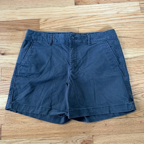 Eddie Bauer Boyfriend Midrise Short Legend Wash Sz 4 - Picture 1 of 11